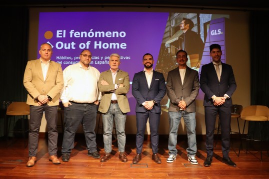 El 54% de los españoles compra en comercios locales al recoger sus pedidos online