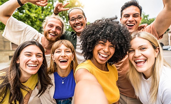 Ragazzi felici rappresentano il valore di GLS 